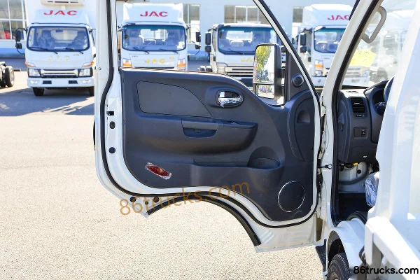 JAC Kaida X5 Dream Edition 1.6L 120 hp 4X2(6 wheels) gasoline 3.5m single-row drop-side micro truck Cab (2) | 86Trucks