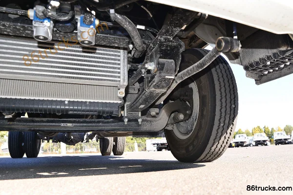 JAC Shuailing E Medium Body 129 hp 4X2(6 wheels) 3.89m semi-row railed light truck (China VI) Chassis (3) | 86Trucks