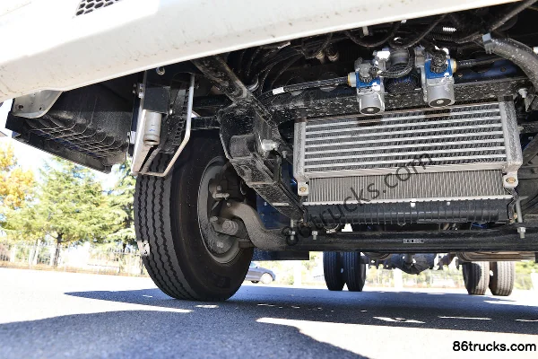 JAC Shuailing E Medium Body 129 hp 4X2(6 wheels) 3.89m semi-row railed light truck (China VI) Chassis (2) | 86Trucks
