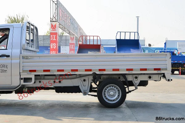 BAW Jingka T6 Luxury Edition 2.0L 133 hp 4X2(6 wheels) Gasoline 3.15m Single Row Stake Mini Truck (China VI) Body (2) | 86Trucks