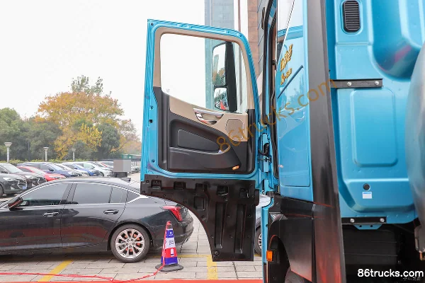 JAC Star X7 Heavy Truck 580 hp 6X4(10 wheels) LNG Automatic Tractor Truck Cab (1) | 86Trucks
