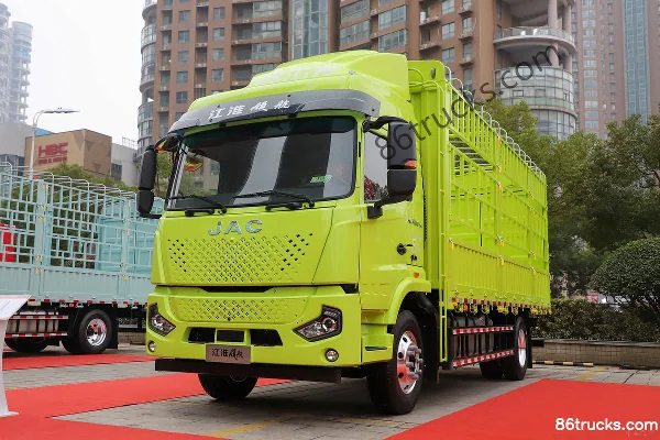 JAC Gallop A6 PLUS 240 hp 4X2(6 wheels) 6.2m flatbed cargo truck Exterior (3) | 86Trucks