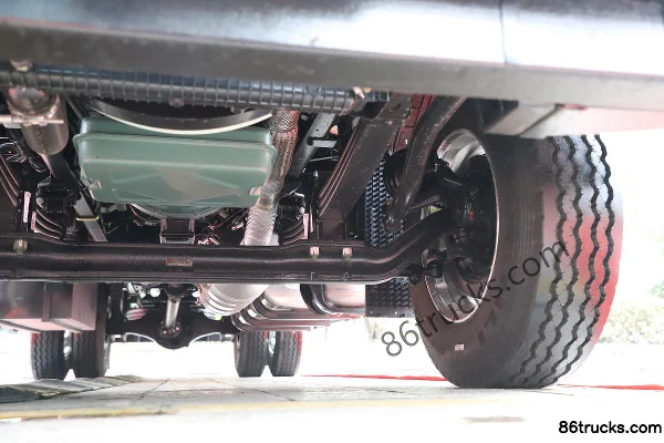 JAC Gallop A6 PLUS 260 ch 4X2(6 roues) 6,8 m avec ridelles camion porteur Châssis (3) | 86Trucks