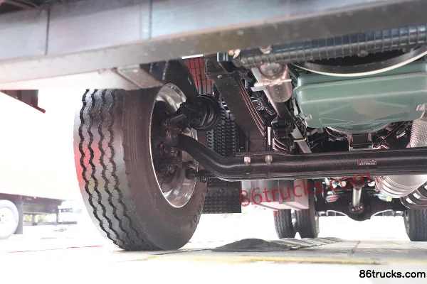 JAC Gallop A6 PLUS 260 ch 4X2(6 roues) 6,8 m avec ridelles camion porteur Châssis (2) | 86Trucks