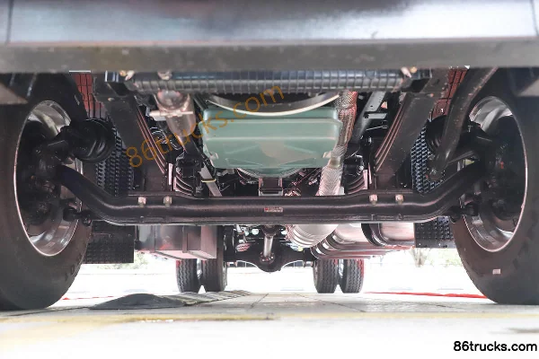 JAC Gallop A6 PLUS 260 ch 4X2(6 roues) 6,8 m avec ridelles camion porteur Châssis (1) | 86Trucks