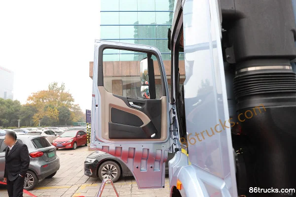JAC Star X5 Heavy Truck 510 hp 6X4(10 wheels) LNG Tractor Truck Cab (1) | 86Trucks
