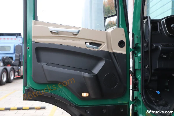 JAC Gallop A5X Heavy Truck 18T 4X2(6 wheels) 9.8m Fuel Cell Box Cargo Truck 50.45kWh Interior (2) | 86Trucks