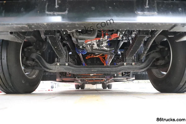 JAC Gallop A5X Heavy Truck 18T 4X2(6 wheels) 9.8m Fuel Cell Box Cargo Truck 50.45kWh Chassis (1) | 86Trucks