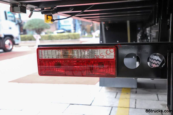 JAC Gallop A6 PLUS 240hp 4X2(6 wheels) 9.8m Wing Opening Box Cargo Truck Body (3) | 86Trucks