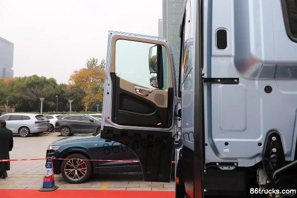 JAC Xingyao X7 Heavy Truck 570hp 6X4(10 wheels) Tractor Truck Cab (1) | 86Trucks