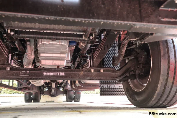 JAC Gallop A5L III Medium Truck 170 hp 4X2(6 wheels) 6.7m Double Row Livestock Cargo Truck Chassis (3) | 86Trucks