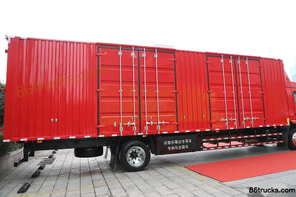 JAC Gallop A5L III Medium Truck 170 hp 4X2(6 wheels) 6.7m Double Row Livestock Cargo Truck Body (3) | 86Trucks