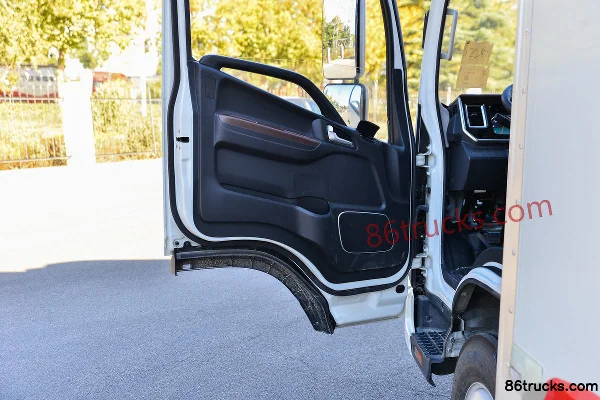 JAC Shuailing S6 130 hp 4X2(6 wheels) 4.12m single-row box light truck (China VI) Cab (2) | 86Trucks