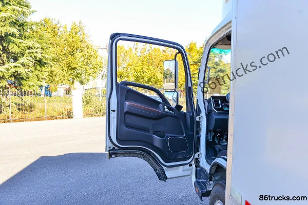 JAC Shuailing S6 130 hp 4X2(6 wheels) 4.12m single-row box light truck (China VI) Cab (1) | 86Trucks