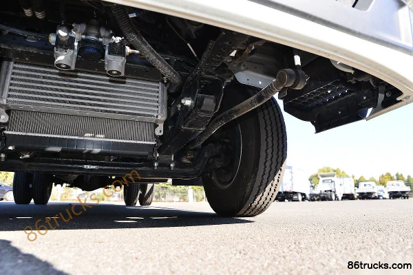 JAC Shuailing S6 130 hp 4X2(6 wheels) 4.12m single-row box light truck (China VI) Chassis (3) | 86Trucks
