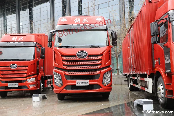 FAW Jiefang J6V Leading Edition 12.5L LNG 500 hp 8X4(12 wheels) FAW Jiefang 12-Speed 9.5m Stake Cargo Truck Exterior (2) | 86Trucks