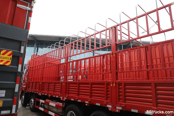 FAW Jiefang J6V Leading Edition 12.5L LNG 500 hp 8X4(12 wheels) FAW Jiefang 12-Speed 9.5m Stake Cargo Truck Body (1) | 86Trucks