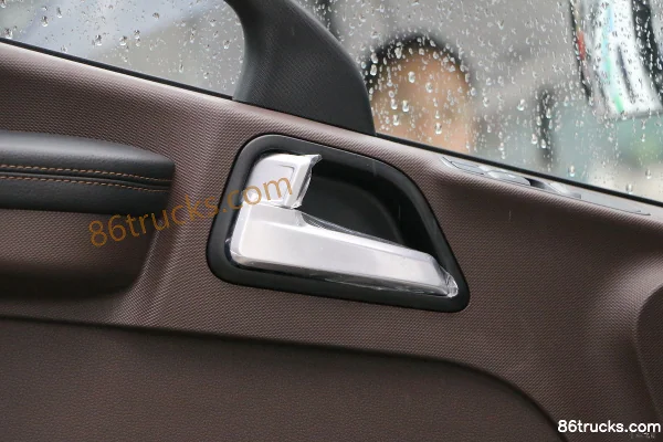 FAW Jiefang Lingtu 4.5T 4.16m Single Row Plug-in Hybrid Van Light Truck 14kWh 4X2(6 wheels) Interior (3) | 86Trucks