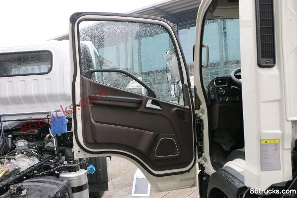FAW Jiefang Lingtu 4.5T 4.16m Single Row Plug-in Hybrid Van Light Truck 14kWh 4X2(6 wheels) Interior (1) | 86Trucks