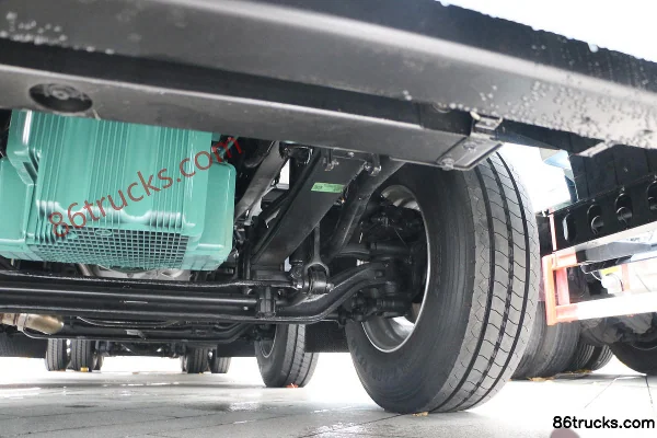 FAW Jiefang Qingdao Yingtu cabine affaires 620 ch 8X4(12 roues) 9,5 m camion frigorifique AMT automatique (ralentisseur hydraulique) Châssis