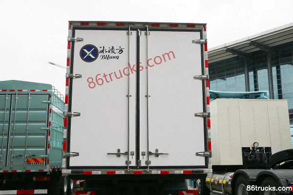 FAW Jiefang Qingdao Yingtu cabine affaires 620 ch 8X4(12 roues) 9,5 m camion frigorifique AMT automatique (ralentisseur hydraulique) Carross