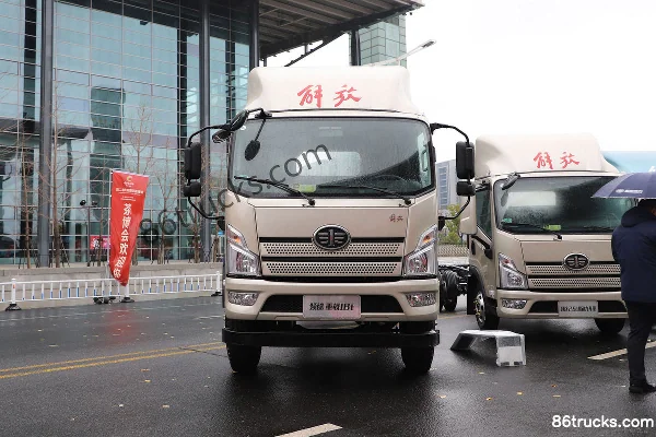 FAW Jiefang Lingtu 150 hp 4X2(6 wheels) 3.78m Semi-row Van Light Truck (Fast Gear 8-speed) (Wide Body) Exterior (2) | 86Trucks