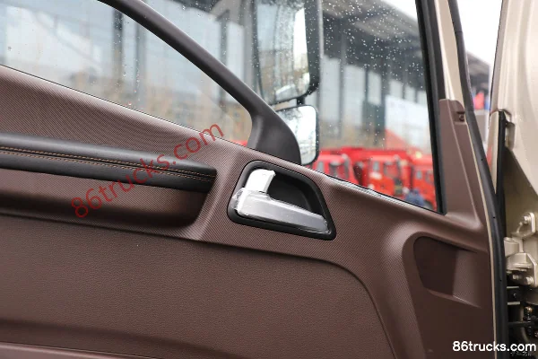 FAW Jiefang Lingtu 150 hp 4X2(6 wheels) 3.78m Semi-row Van Light Truck (Fast Gear 8-speed) (Wide Body) Cab (3) | 86Trucks