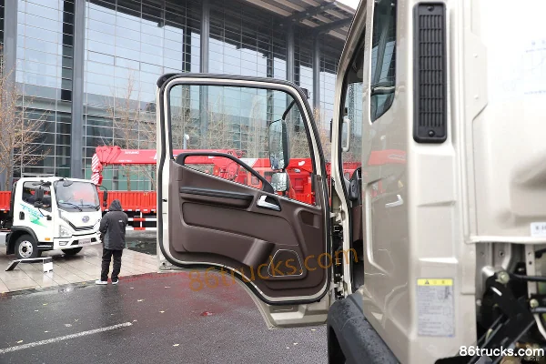 FAW Jiefang Lingtu 150 hp 4X2(6 wheels) 3.78m Semi-row Van Light Truck (Fast Gear 8-speed) (Wide Body) Cab (1) | 86Trucks