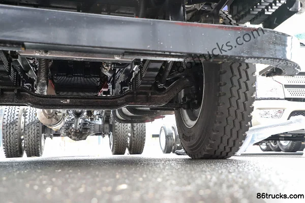 FAW Jiefang Lingtu 150 hp 4X2(6 wheels) 3.78m Semi-row Van Light Truck (Fast Gear 8-speed) (Wide Body) Chassis (3) | 86Trucks