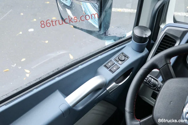 FAW Jiefang Qingdao JH6 Zhixiang Edition Southern Version 14.6L LNG 530 hp 4X2(6 wheels) Fast Gear 16-speed AMT Automatic Tractor Truck Cab