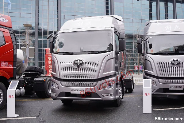 FAW Jiefang J6E Heavy Truck 530 hp 4X2(6 wheels) LNG Automatic Tractor Truck Exterior (2) | 86Trucks
