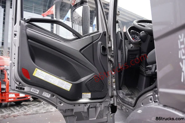 FAW Jiefang J6E Heavy Truck 530 hp 4X2(6 wheels) LNG Automatic Tractor Truck Cab (1) | 86Trucks