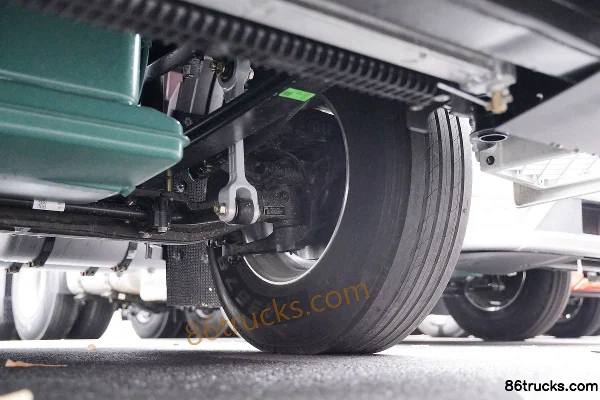 FAW Jiefang J6E Heavy Truck 530 hp 4X2(6 wheels) LNG Automatic Tractor Truck Chassis (3) | 86Trucks