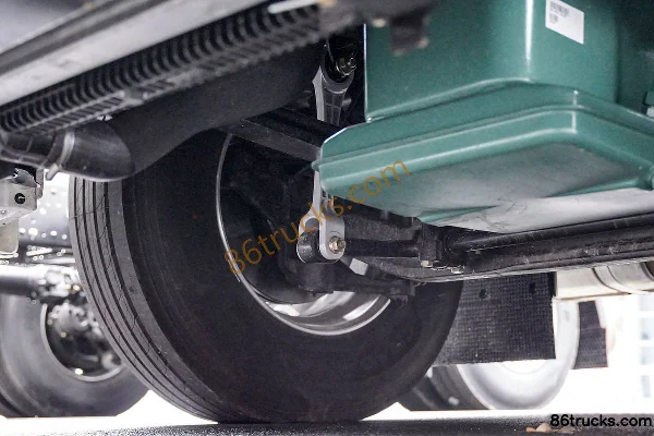 FAW Jiefang J6E Heavy Truck 530 hp 4X2(6 wheels) LNG Automatic Tractor Truck Chassis (2) | 86Trucks