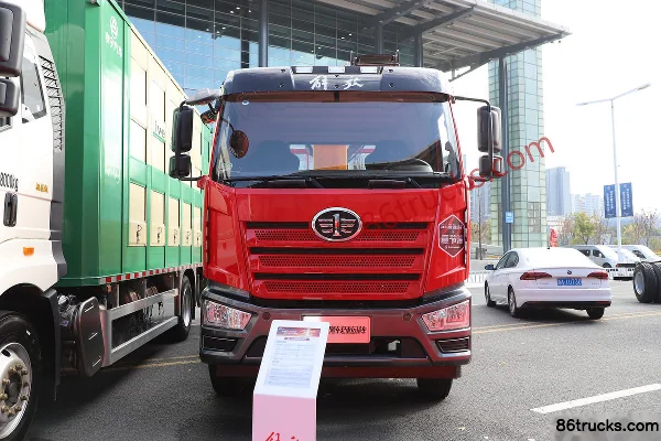 FAW Jiefang J6L 220hp 4X2(6 wheels) truck-mounted crane (XCMG brand) Exterior (2) | 86Trucks