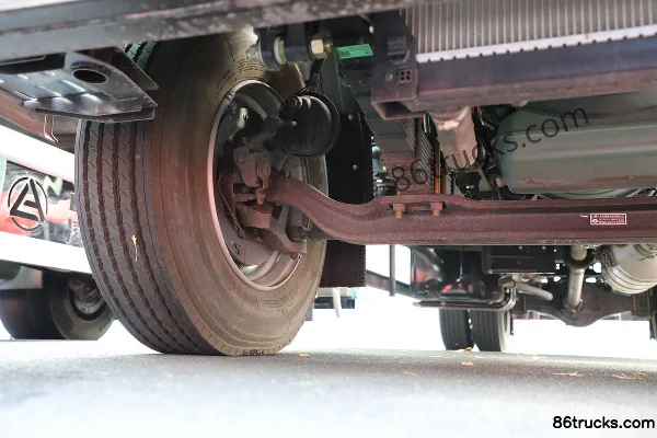 FAW Jiefang J6L 220hp 4X2(6 wheels) truck-mounted crane (XCMG brand) Chassis (2) | 86Trucks