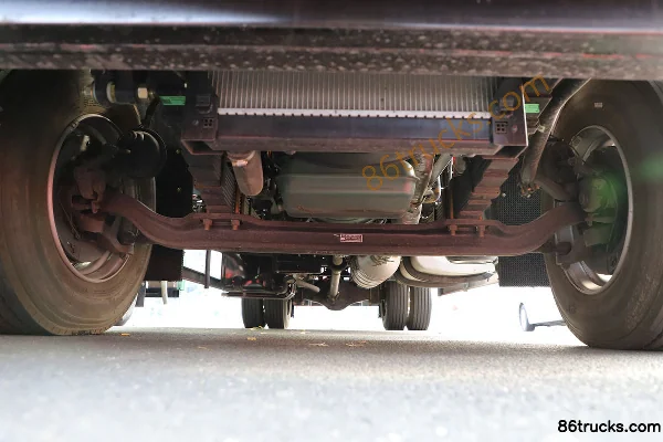 FAW Jiefang J6L 220hp 4X2(6 wheels) truck-mounted crane (XCMG brand) Chassis (1) | 86Trucks