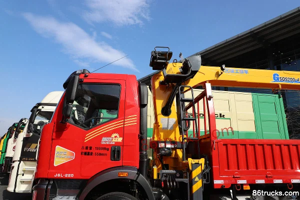 FAW Jiefang J6L 220hp 4X2(6 wheels) truck-mounted crane (XCMG brand) Body (2) | 86Trucks