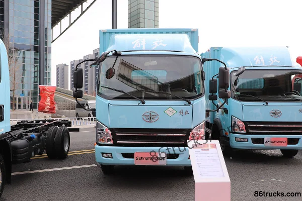 FAW Jiefang Hu VN 2L CNG 150hp 4X2(6 wheels) WLY 5-speed 4.16m single-row van light truck Exterior (2) | 86Trucks