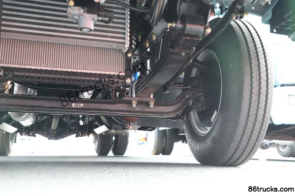 FAW Jiefang Hu VN 2L CNG 150hp 4X2(6 wheels) WLY 5-speed 4.16m single-row van light truck Chassis (3) | 86Trucks