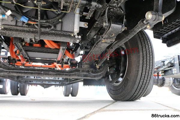 FAW Jiefang J6F version légère 4.5T 4.16m cabine simple camion léger fourgon 100% électrique 83.96kWh 4X2(6 roues) Châssis (3) | 86Trucks