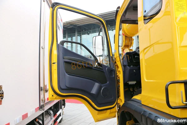 FAW Jiefang Hu 6G 180ch 4X2(6 roues) camion grue Cabine (1) | 86Trucks