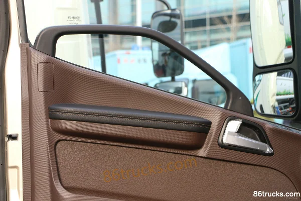 FAW Jiefang Lingtu Smart Edition 163 hp 4X2(6 wheels) 4.05m Refrigerated Truck Cab (2) | 86Trucks
