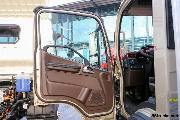 FAW Jiefang Lingtu Smart Edition 163 hp 4X2(6 wheels) 4.05m Refrigerated Truck Cab (1) | 86Trucks