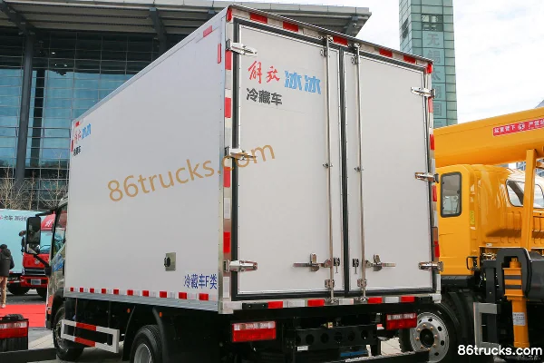 FAW Jiefang Lingtu Smart Edition 163 hp 4X2(6 wheels) 4.05m Refrigerated Truck Body (1) | 86Trucks