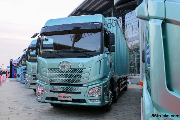 FAW Jiefang Qingdao JH6 8.2L LNG 320hp 6X2(8 wheels) FAW Jiefang 10-speed 9.5m Van Truck Exterior (3) | 86Trucks
