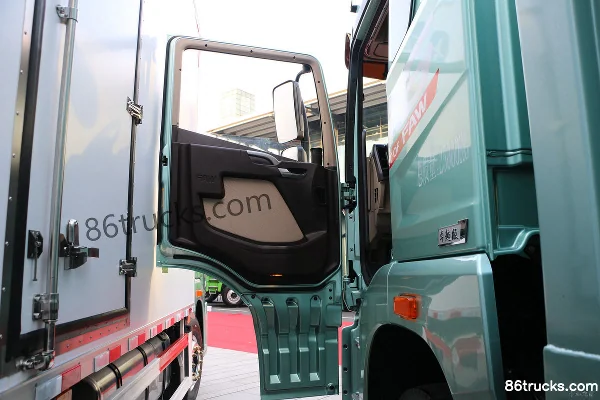 FAW Jiefang Qingdao JH6 8.2L LNG 320hp 6X2(8 wheels) FAW Jiefang 10-speed 9.5m Van Truck Cab (1) | 86Trucks