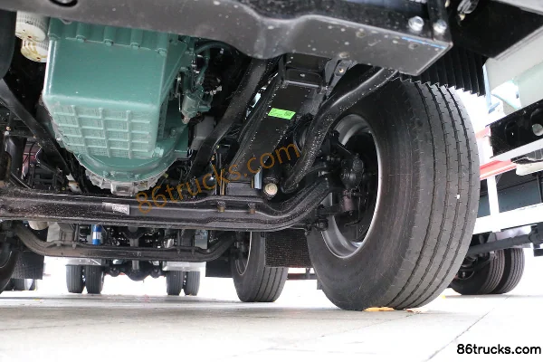 FAW Jiefang Qingdao JH6 8.2L LNG 320hp 6X2(8 wheels) FAW Jiefang 10-speed 9.5m Van Truck Chassis (3) | 86Trucks