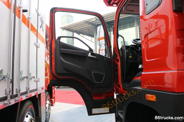 FAW Jiefang Qingdao FAW Jiefang JK6 260 ch 4X2(6 roues) CNG camion transporteur de voitures Cabine (1) | 86Trucks
