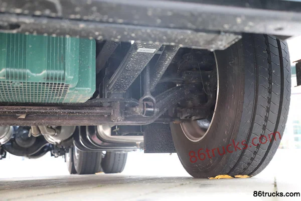 FAW Jiefang Qingdao Yingtu Première Classe 620 ch 6X4(10 roues) tracteur routier AMT automatique (avec ralentisseur hydraulique) Châssis (3)